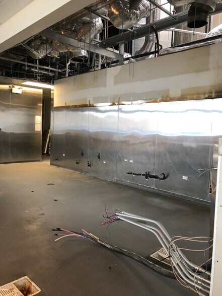 More Photos Of 1504 N Fremont St, Chicago Storefront For Lease