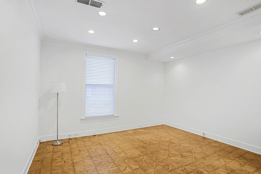 More Photos Of 541 Village Ter, Marietta Loft Creative Space For Lease