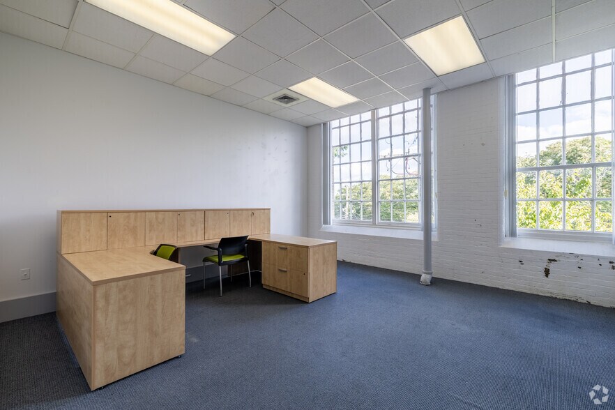 More Photos Of 10 Cordage Park, Plymouth Unknown For Lease