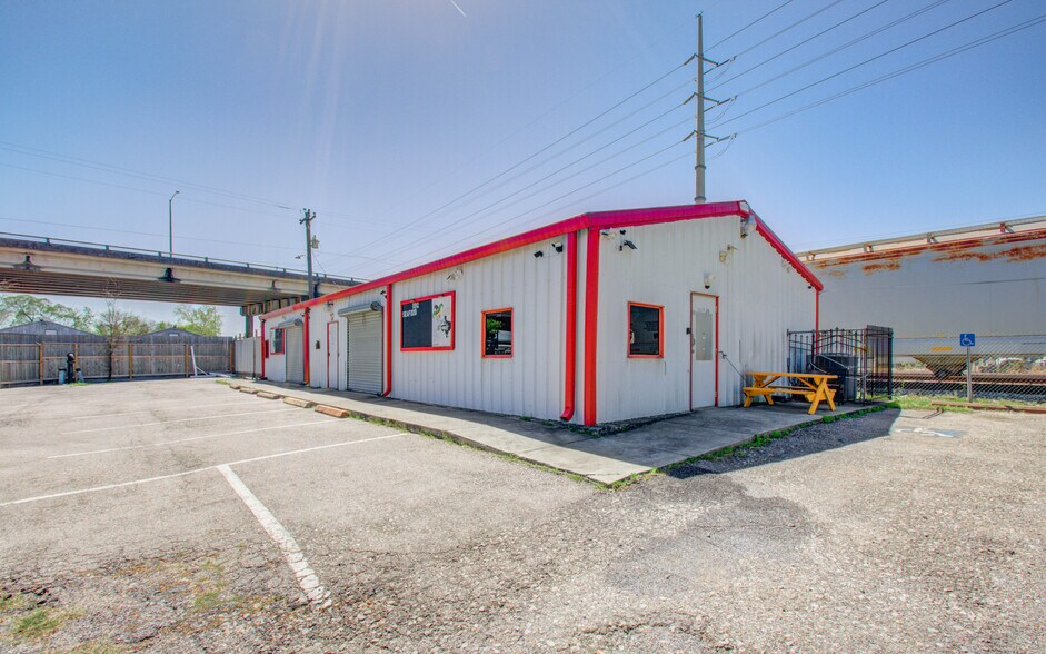 More Photos Of 6555 Navigation Blvd, Houston Warehouse For Lease