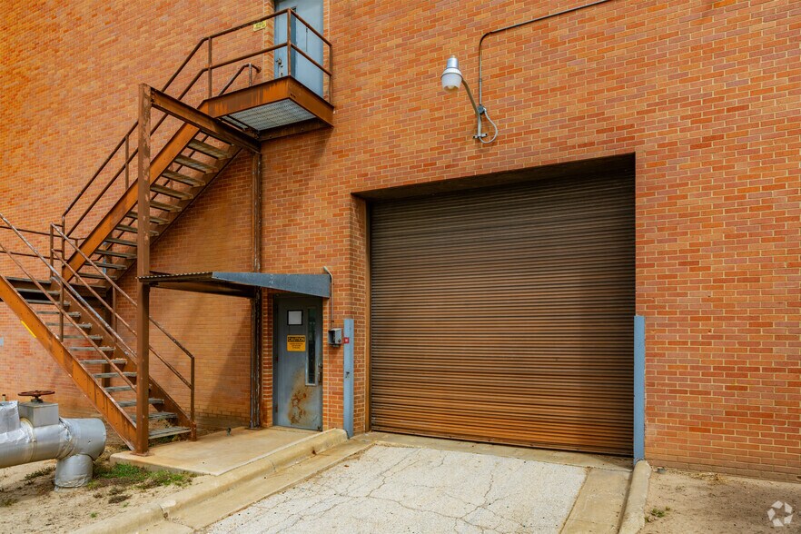 More Photos Of 2410 Gillingham Dr, San Antonio General Retail For Sale