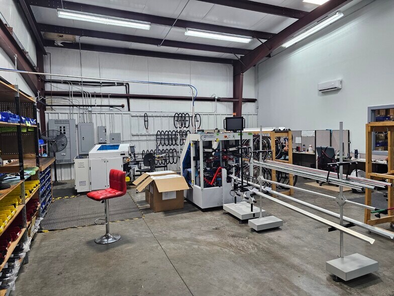 More Photos Of 1105 Old Buncombe Rd, Greenville Flex For Lease