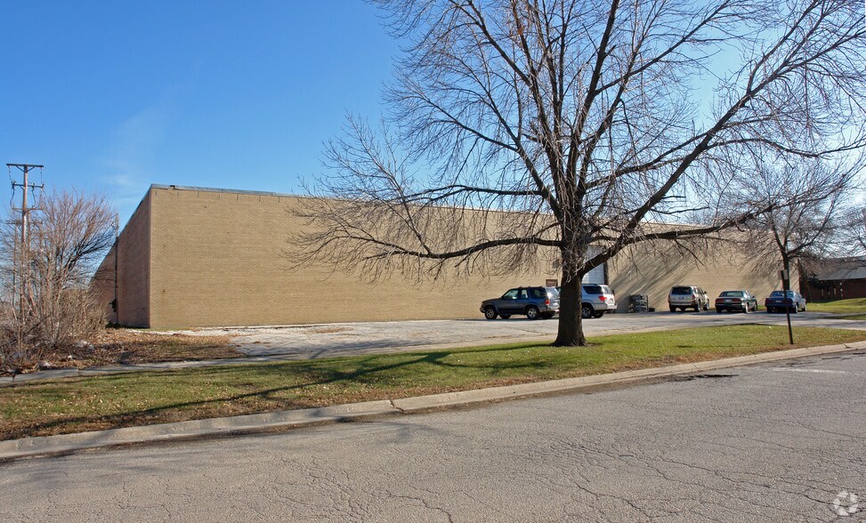 More Photos Of 6396-6398 W 74th St, Bedford Park Warehouse For Sale