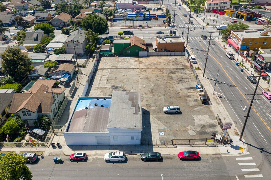 More Photos Of 110 E 62nd St, Los Angeles Auto Repair For Lease