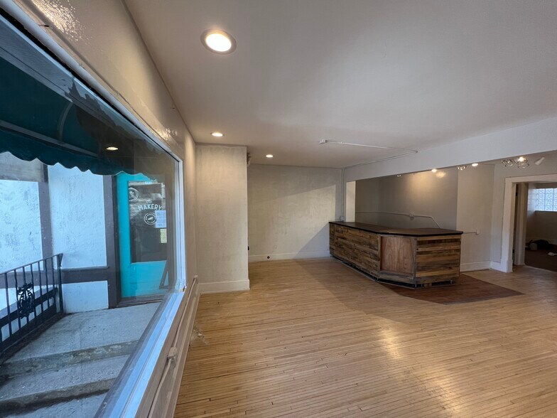 More Photos Of 2230 Carter Ave, Saint Paul Storefront Retail Office For Lease