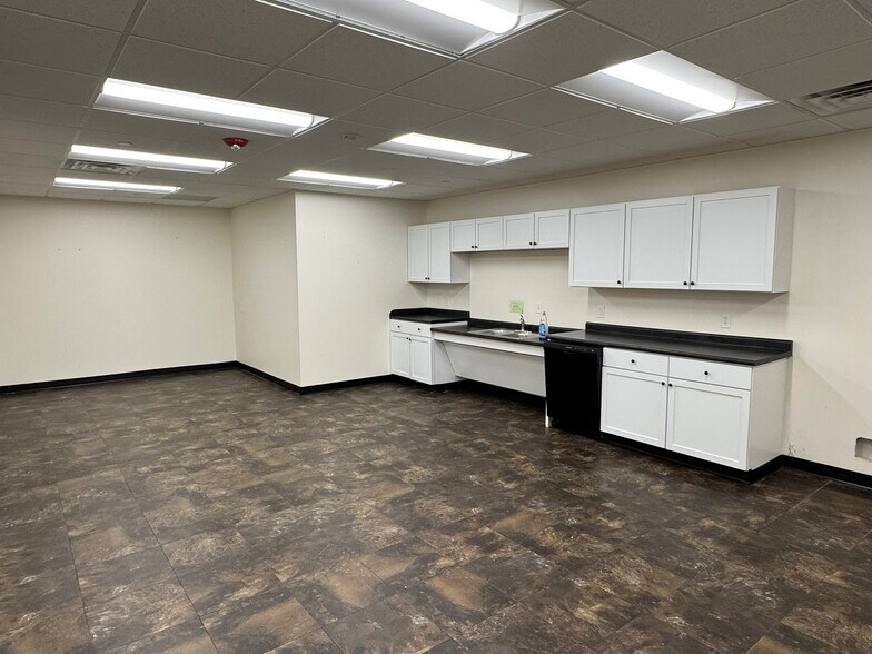 More Photos Of 211 SW Walnut St, Ankeny Office For Sale