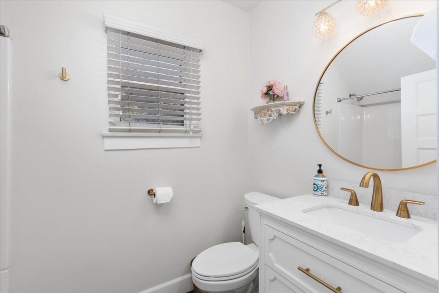 More Photos Of 136-140 W 3rd Ave, Escondido Office For Sale