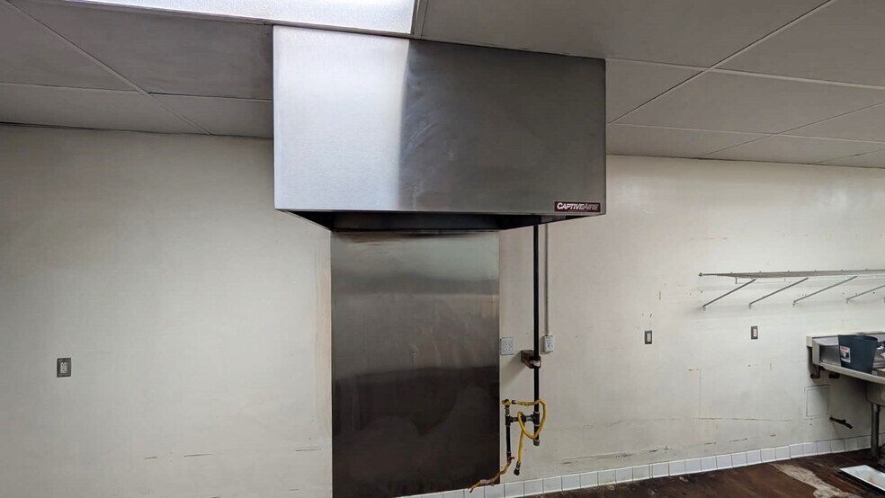 More Photos Of 16527 Bellflower Blvd, Bellflower Storefront For Sale