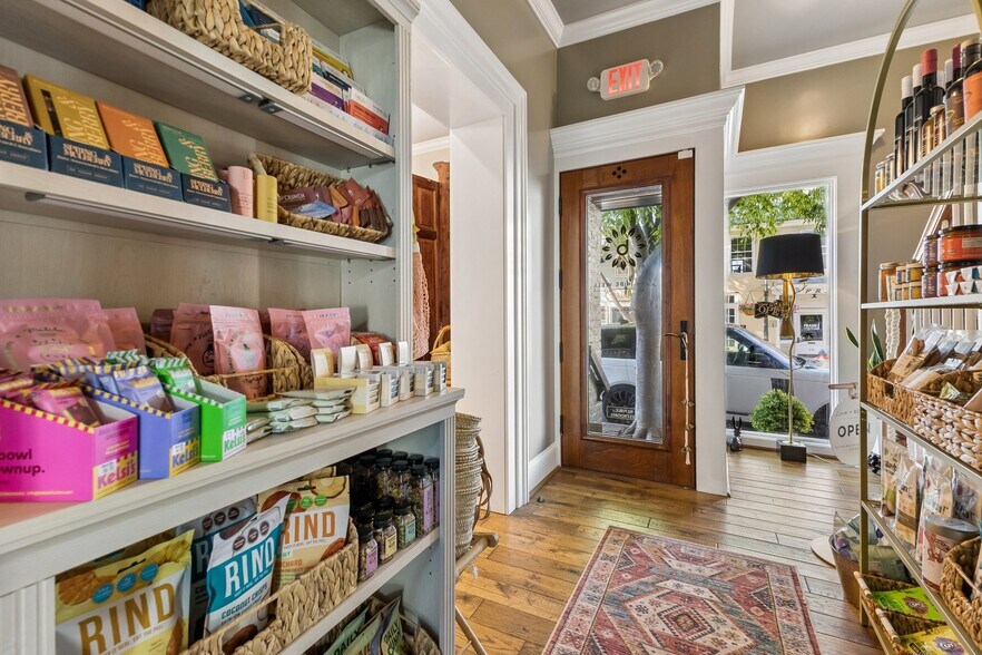 More Photos Of 63 Main St, Warrenton Office For Sale