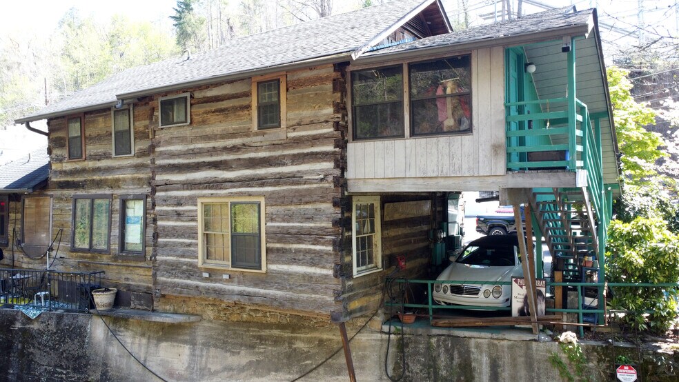 More Photos Of 377 Parkway, Gatlinburg Freestanding For Sale