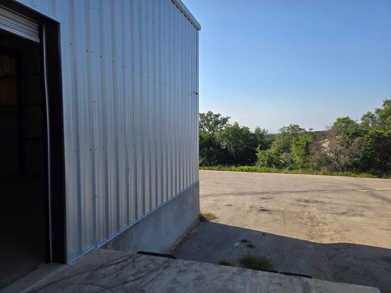 More Photos Of 6441 Highway 46 W, New Braunfels Warehouse For Lease
