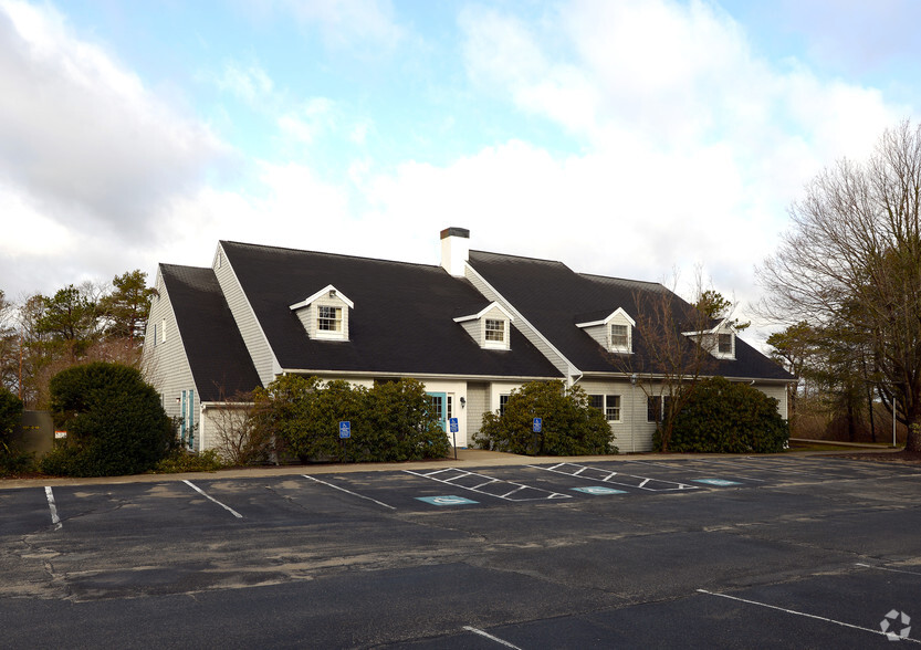 Primary Photo Of 449 Route 130, Sandwich Medical For Sale