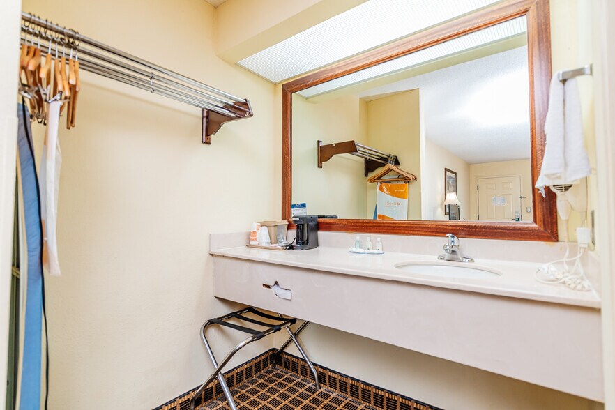 More Photos Of 115 Chapman Rd, Byron Hotel For Sale