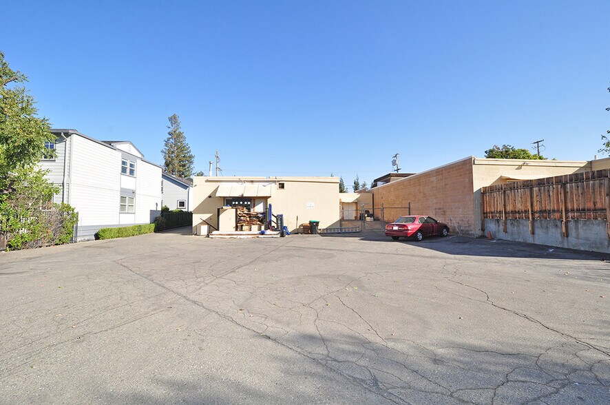 More Photos Of 124 Spring St, Pleasanton Convenience Store For Sale