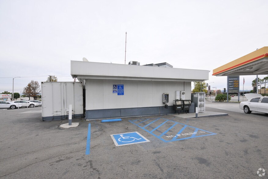 More Photos Of 2331 E Katella Ave, Anaheim Convenience Store For Lease