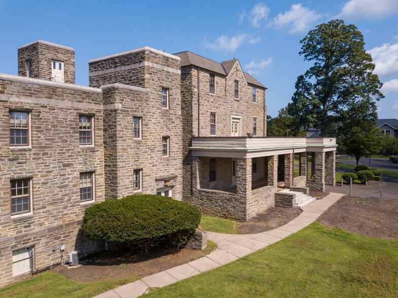 More Photos Of 100 W Laurel Ave, Cheltenham Township Office For Lease