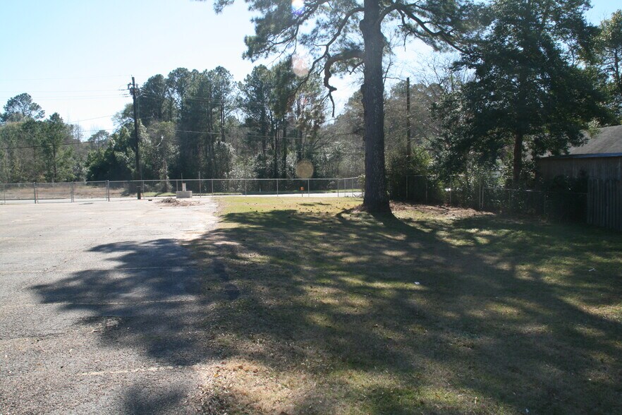 More Photos Of 1308 W Bluff St, Woodville Storefront Retail Office For Sale