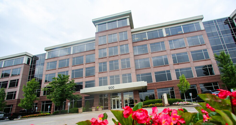 More Photos Of 900 E 96th St, Indianapolis Office For Lease