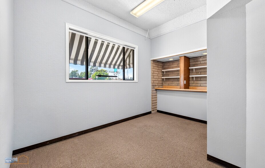 More Photos Of 2207-2209 9th St, Greeley Flex For Sale