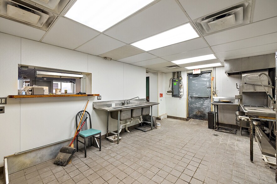 More Photos Of 23700 Harper Ave, Saint Clair Shores Restaurant For Lease