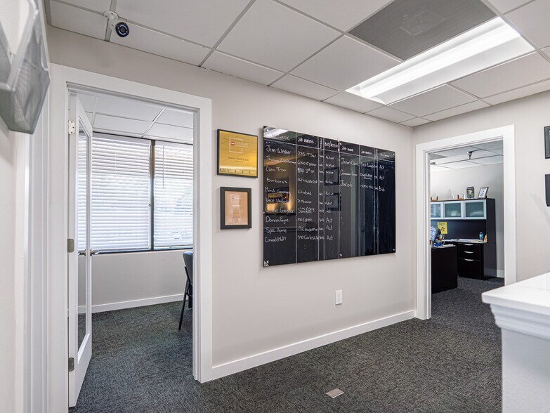 More Photos Of 1969 Corporate Sq, Longwood Light Manufacturing For Lease
