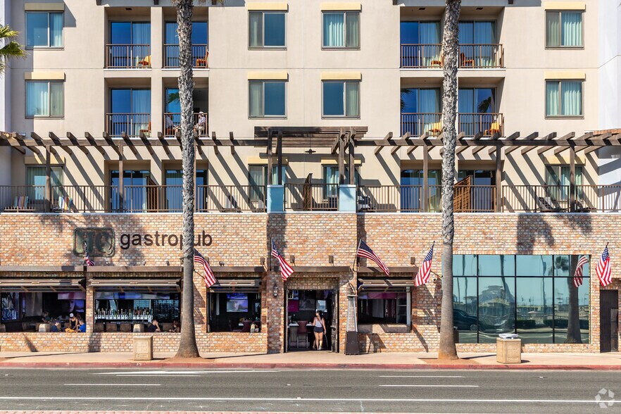 More Photos Of 120 - 180 5th St, Huntington Beach Storefront For Lease