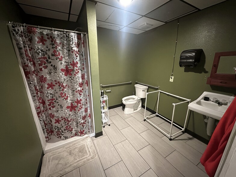 More Photos Of 1208-1218 FM 78, Schertz Freestanding For Lease