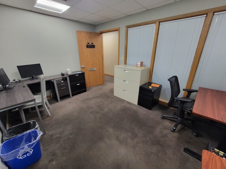 More Photos Of 2500 W 49th St, Sioux Falls Office For Lease