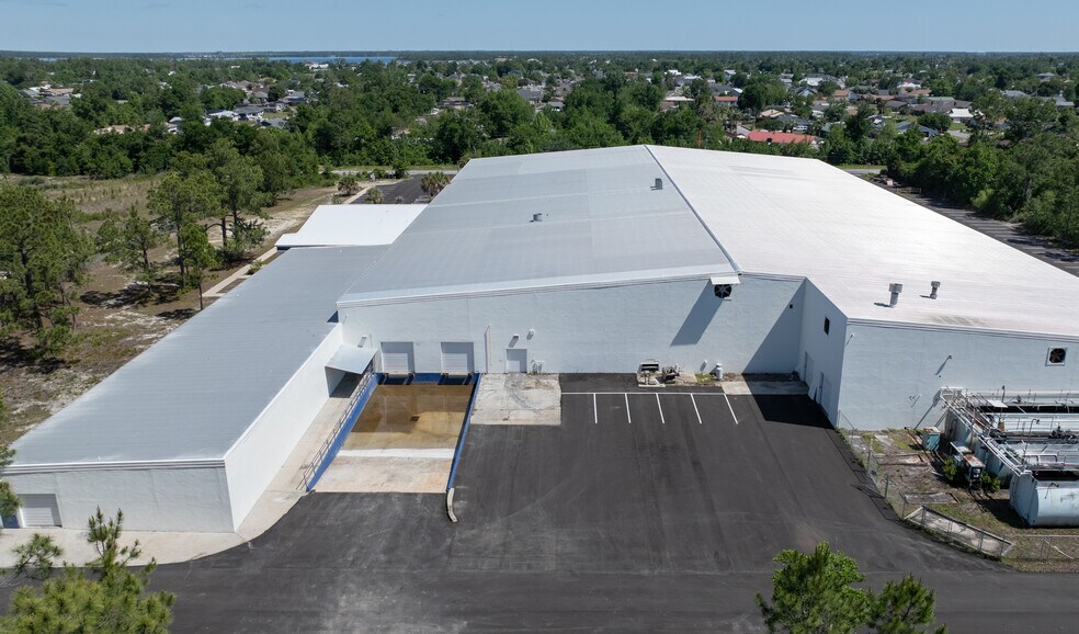More Photos Of 909 W 39th St, Panama City Manufacturing For Lease