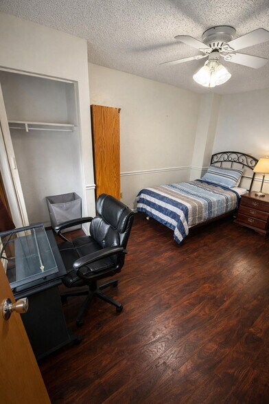 More Photos Of 10 Bruen Ct, Rensselaer Hospitality For Sale