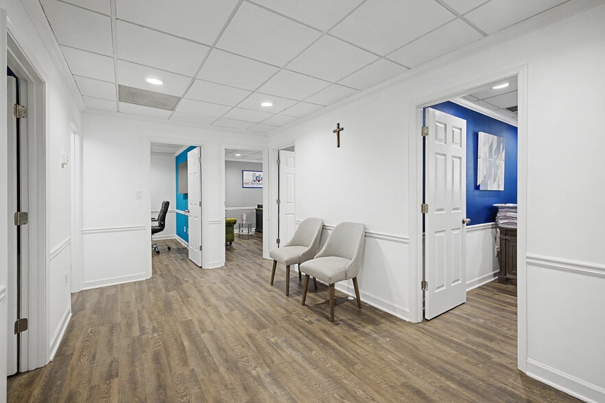 More Photos Of 425 E Crossville Rd, Roswell Office For Sale