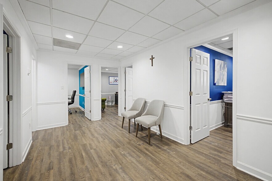 More Photos Of 425 E Crossville Rd, Roswell Office For Sale