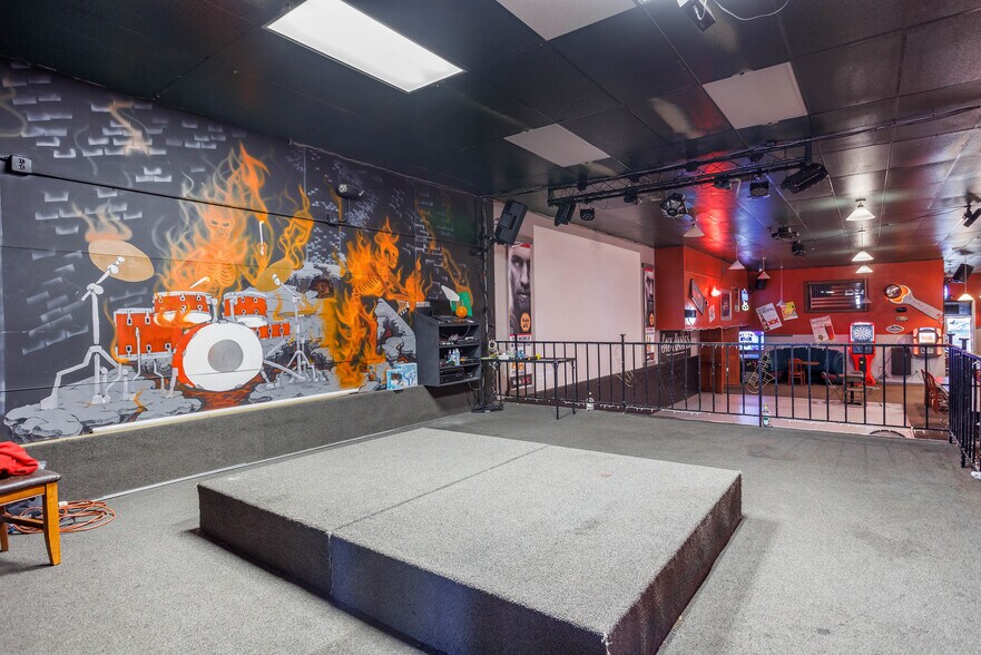 More Photos Of 149 E Main St, Hermiston Bar For Lease