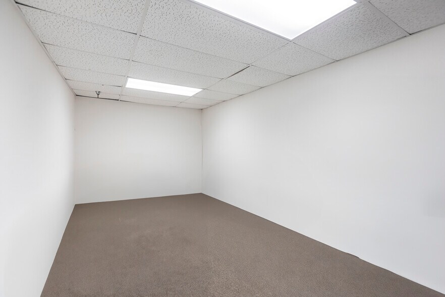 More Photos Of 12155 Metro Pky, Fort Myers Showroom For Sale
