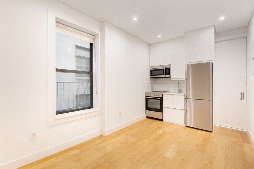 More Photos Of 59-61 Thompson St, New York Apartments For Sale
