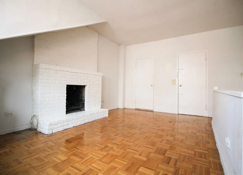 More Photos Of 402 W 22nd St, New York Apartments For Sale