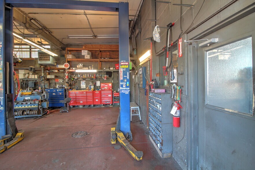 More Photos Of 2163 28th St, Boulder Freestanding For Lease