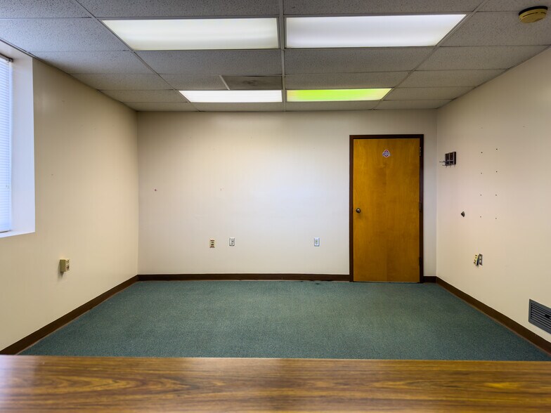 More Photos Of 1679 E State Route 29, Urbana Showroom For Sale