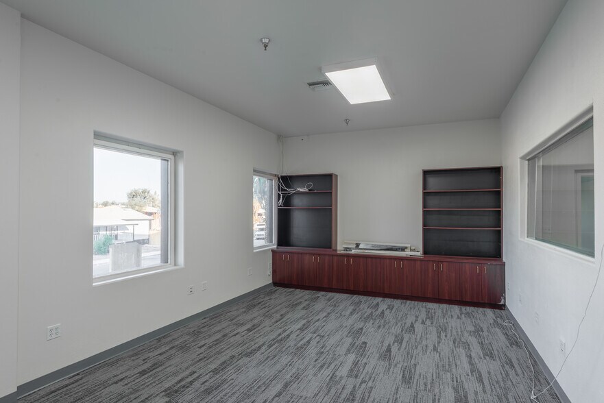 More Photos Of 5220 Steptoe St, Las Vegas Warehouse For Sale