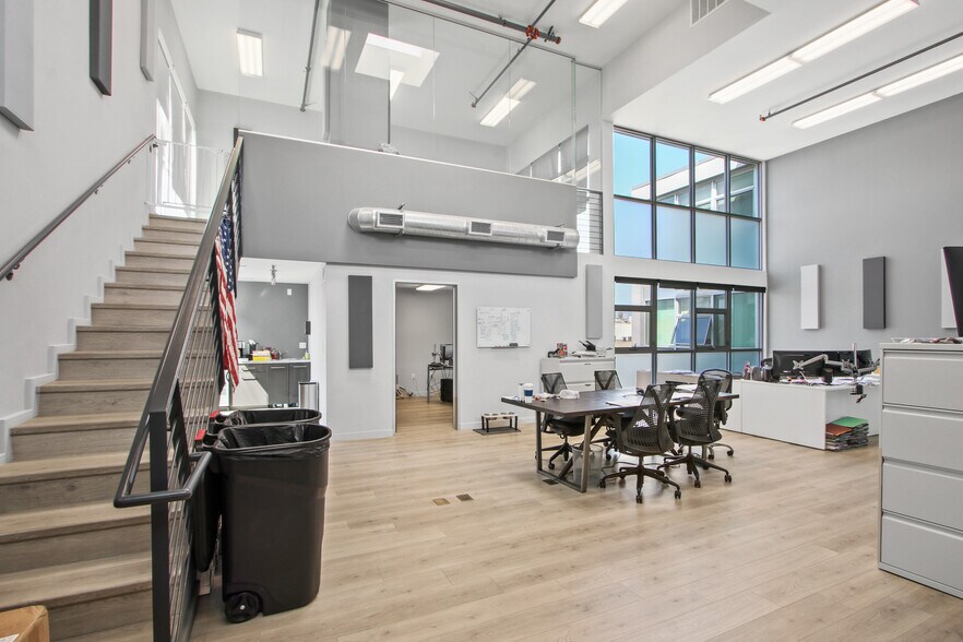 More Photos Of 2332 Cotner Ave, Los Angeles Loft Creative Space For Lease