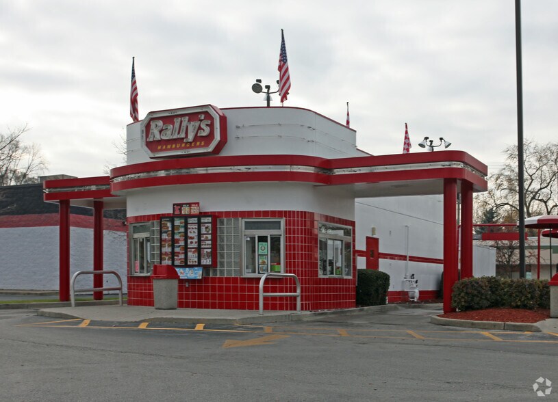 Primary Photo Of 609 E State St, Fremont Fast Food For Sale