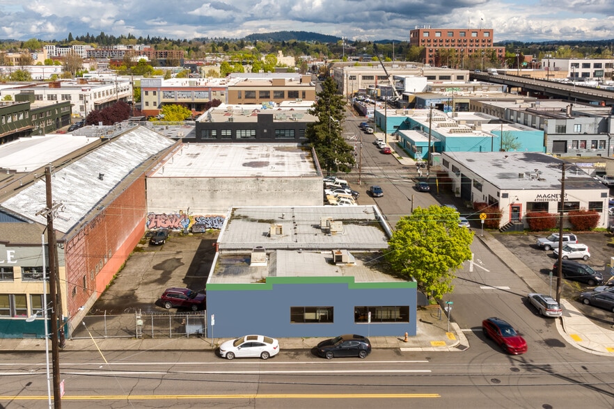 More Photos Of 55 SE Main St, Portland Warehouse For Lease