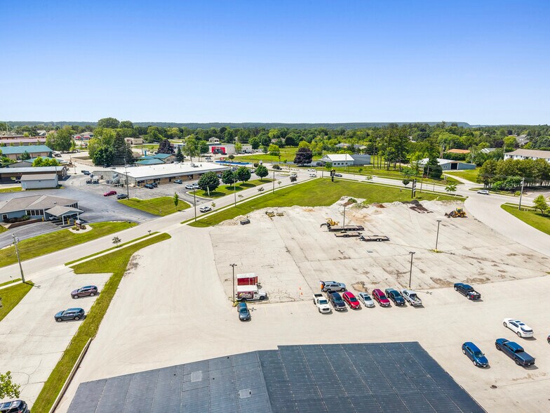 More Photos Of 1019 Egg Harbor Rd, Sturgeon Bay General Retail For Lease