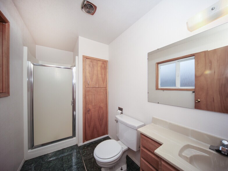 More Photos Of 902 E Maple St, Arlington Medical For Sale