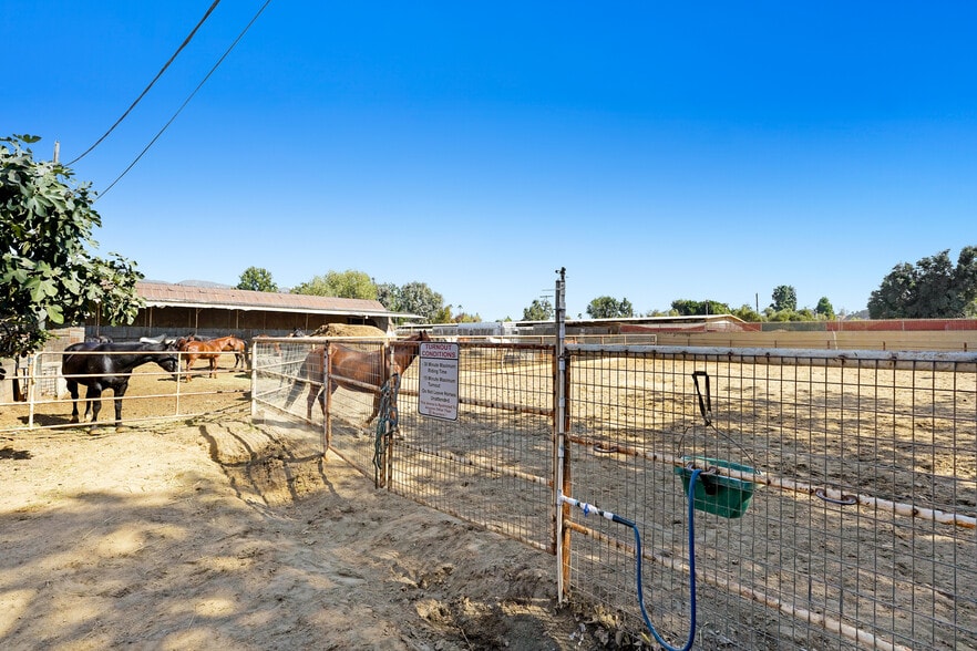 More Photos Of 1840 Riverside Dr, Glendale General Retail For Sale