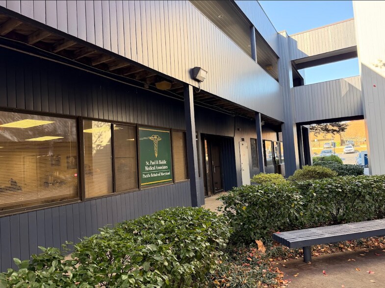 More Photos Of 17 Fontana Ln, Rosedale Office For Sale