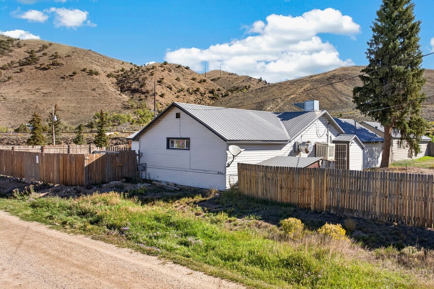 More Photos Of 146 1st Ave, Parshall Bar For Sale