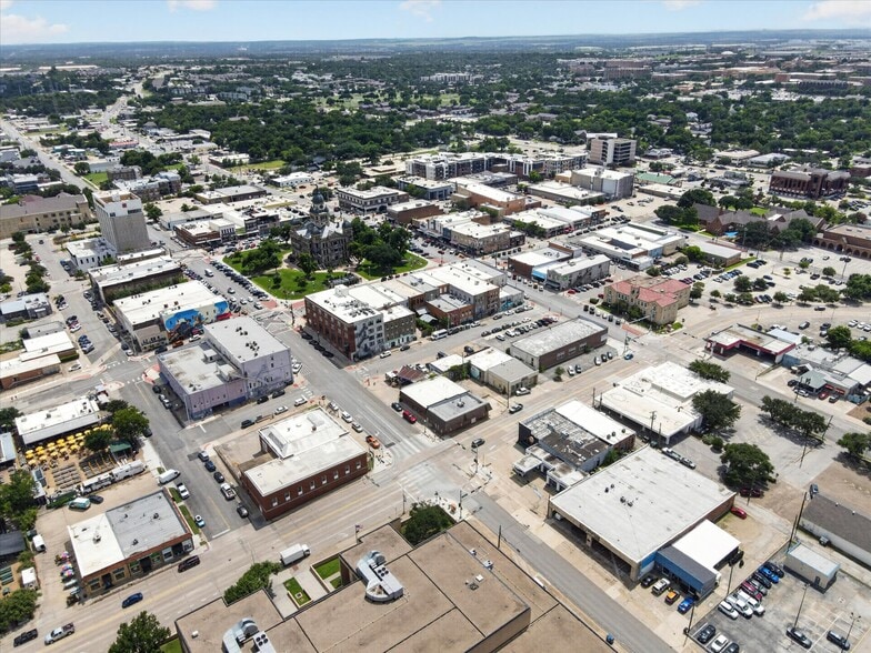 More Photos Of 221-223 N Locust St, Denton Office For Sale