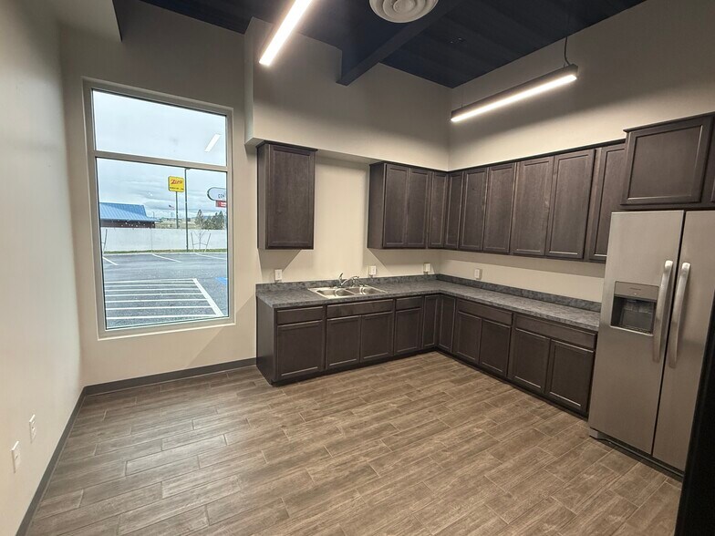 More Photos Of 3801 W Riverbend Ave, Post Falls Office For Lease