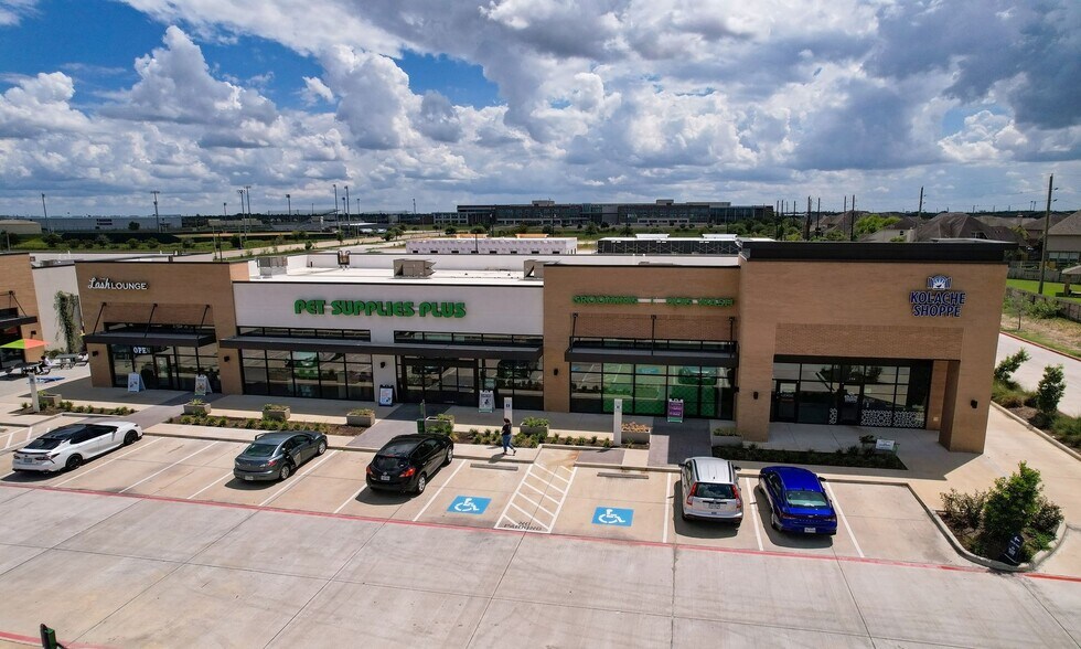 More Photos Of 11940 Broadway St, Pearland Storefront For Lease